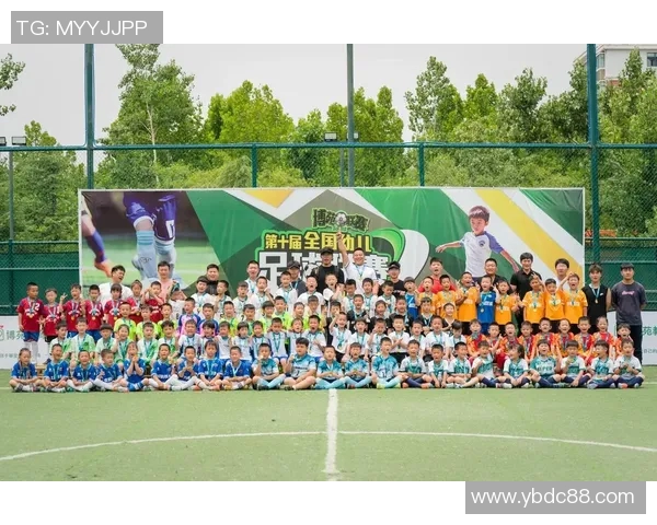 父子俩足球天才齐聚绿茵场 父亲与儿子共同书写传奇故事 父子俩足球天才齐聚绿茵场 父亲与儿子共同书写传奇故事