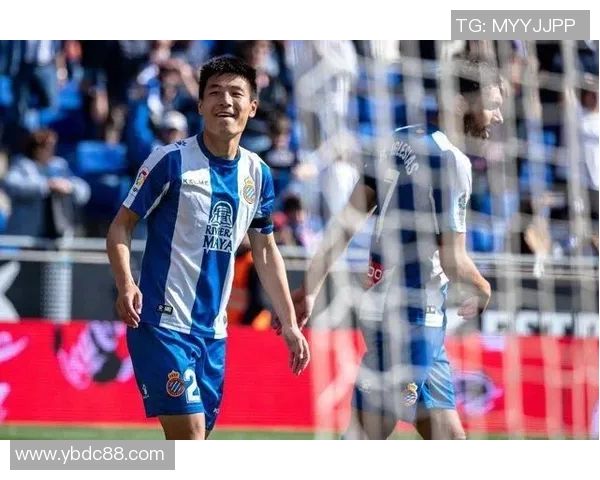 迪拜赛区足球明星闪耀赛场 引领中东足球新风潮